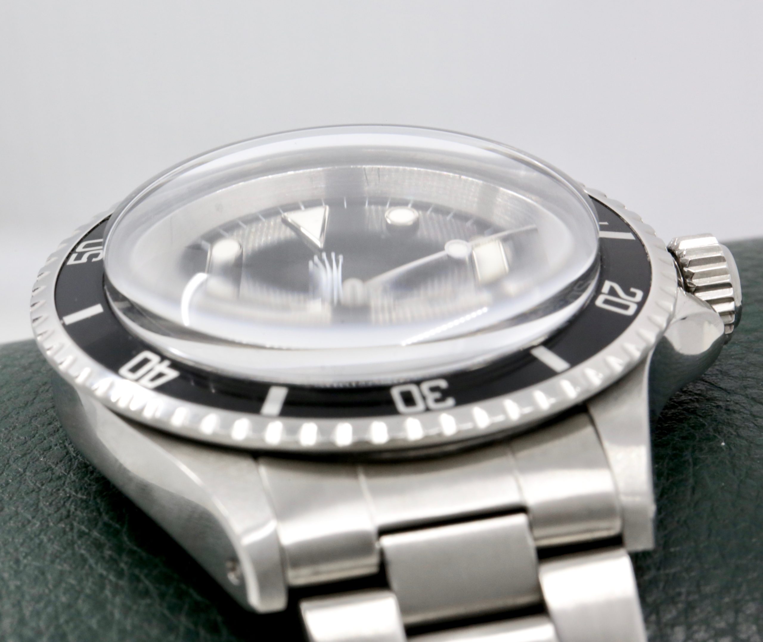 Rolex Oyster Perpetual Submariner Non-Date, Stainless Steel, Black Index Dial, Fitted with a "Superdome" Crystal, on Stainless Steel Rolex Oyster Bracelet, Ref. 5513, Circa: 1984 - Image 4