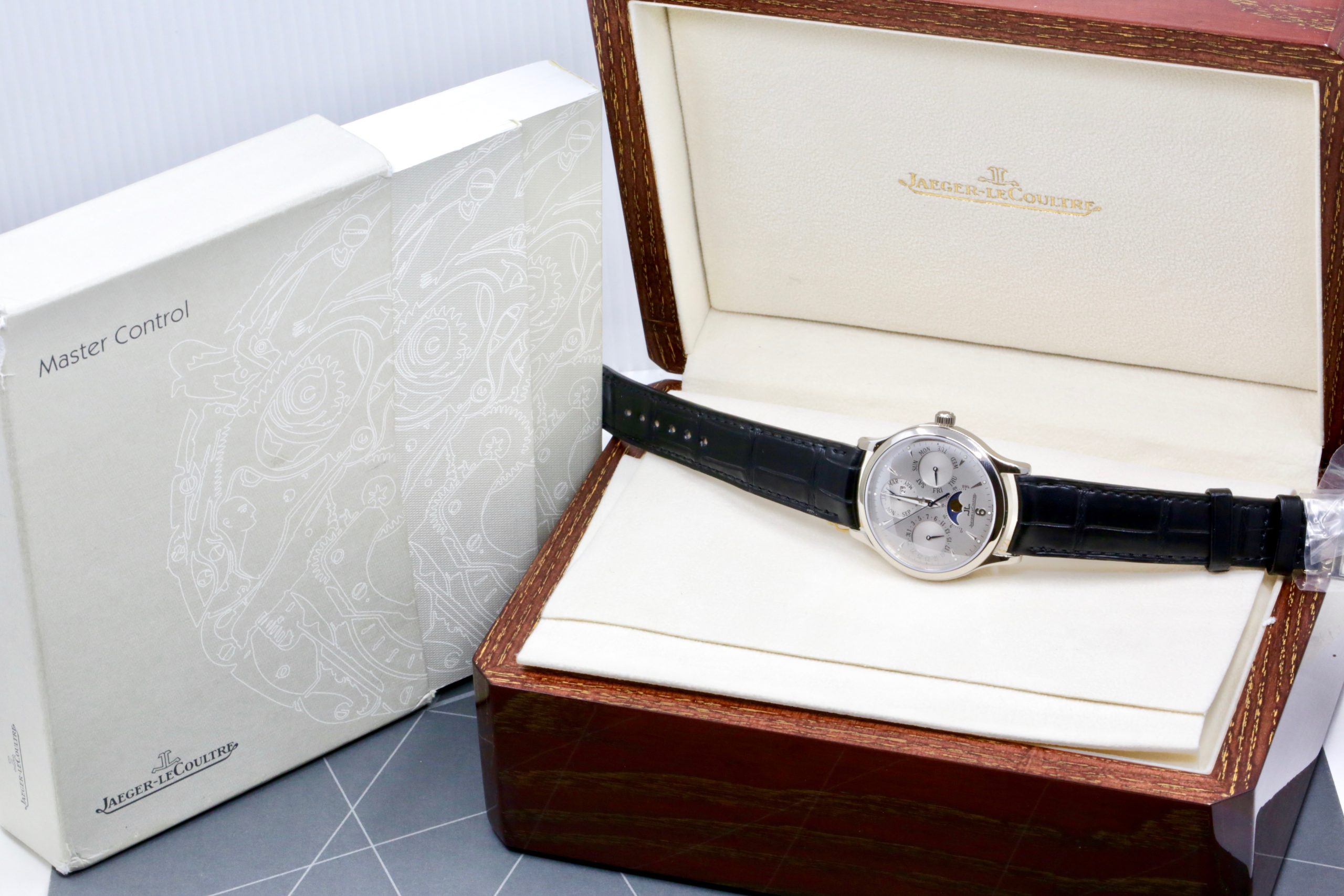 Jaeger-LeCoultre Master Quantieme Perpetual Calendar Moon Phase in 18ct White Gold. Silver index dial with Day, Date, Month and year indicators on JLC Alligator Leather Strap with 18ct White Gold JLC Deployant, Ref.140.3.80, with Box & Book, "Just Returned from a full JLC Service" - Image 8