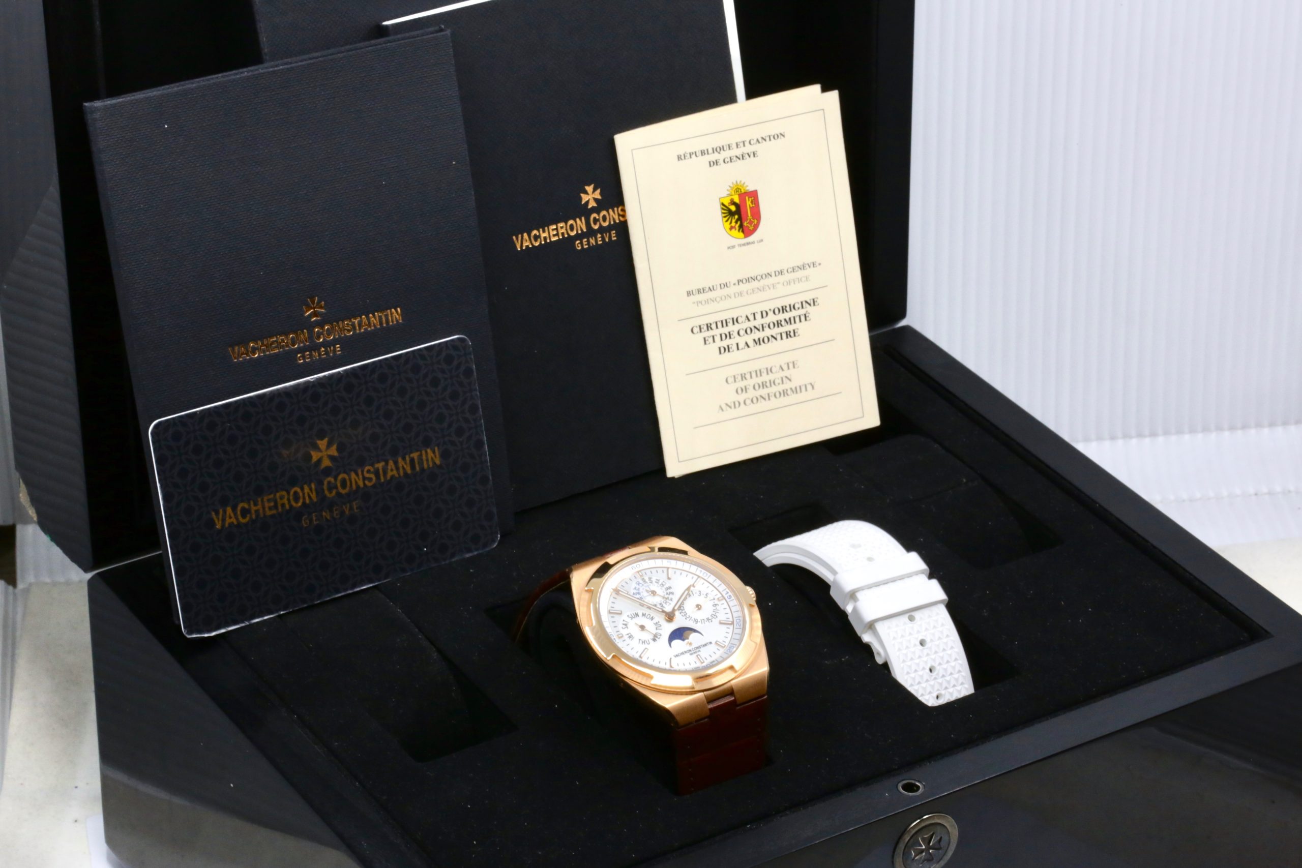 Vacheron Constantin Overseas Perpetual Calendar Ultra-Thin, in 18ct Rose Gold, Silver Sunburst Dial, on Vacheron Constantin Alligator Strap with 18ct Rose Gold Tang Buckle, Ref. 4300V/120R-B064, Circa: 2020, with Box, Books & Vacheron Constantin Warranty Card - Image 9