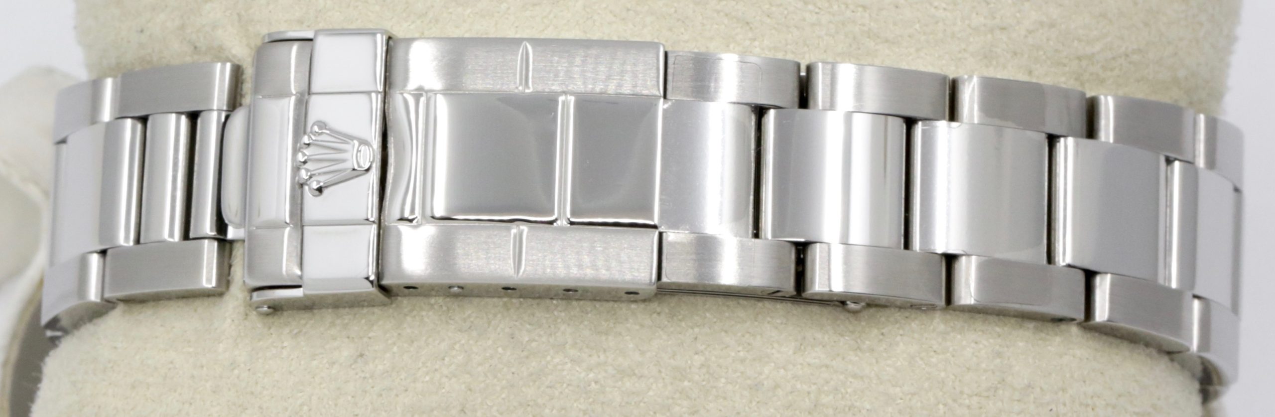 Rolex Cosmograph Daytona, Modified Zenith Movement, 40mm Stainless Steel Case, White Index Dial, on Stainless Steel Rolex Oyster Bracelet, Ref. 16520, Circa: 1997, with Box, Book, Rolex Service Card & Balance of 2 Year Rolex Service Warranty - Image 6