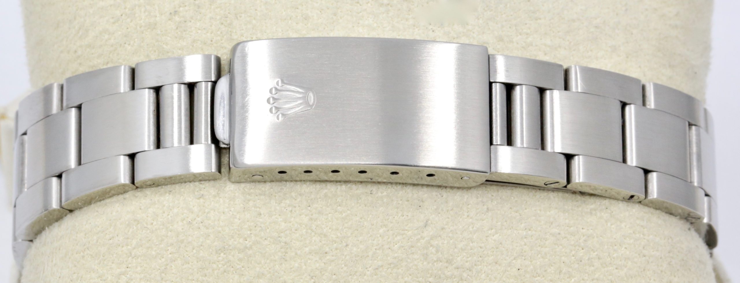 Vintage Rolex Oyster Perpetual Date, 34mm, Stainless Steel, Smooth Bezel, Silver Index Dial, on Stainless Steel Rolex Oyster Bracelet, Ref.1500, Circa: 1966 - Image 6