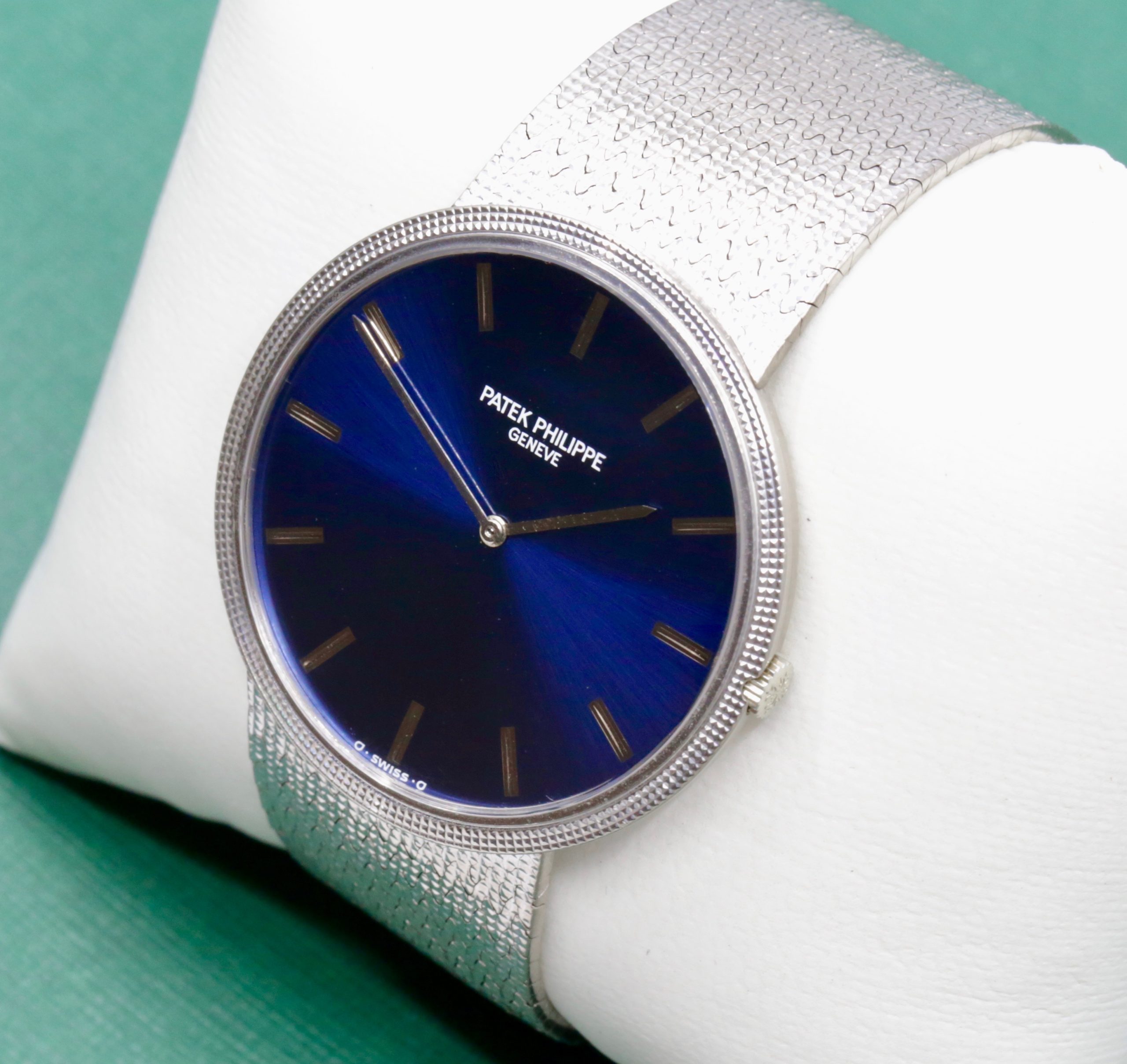 Vintage Patek Philippe Calatrava, in 18ct White Gold, Solid Gold Metallic Blue Dial with White Gold Index Markers, on 18ct White Gold Patek Philippe Integrated Bracelet, Ref. 3588/1, Circa: 1973, with Patek Philippe Extract from Archives Certificate - Image 3