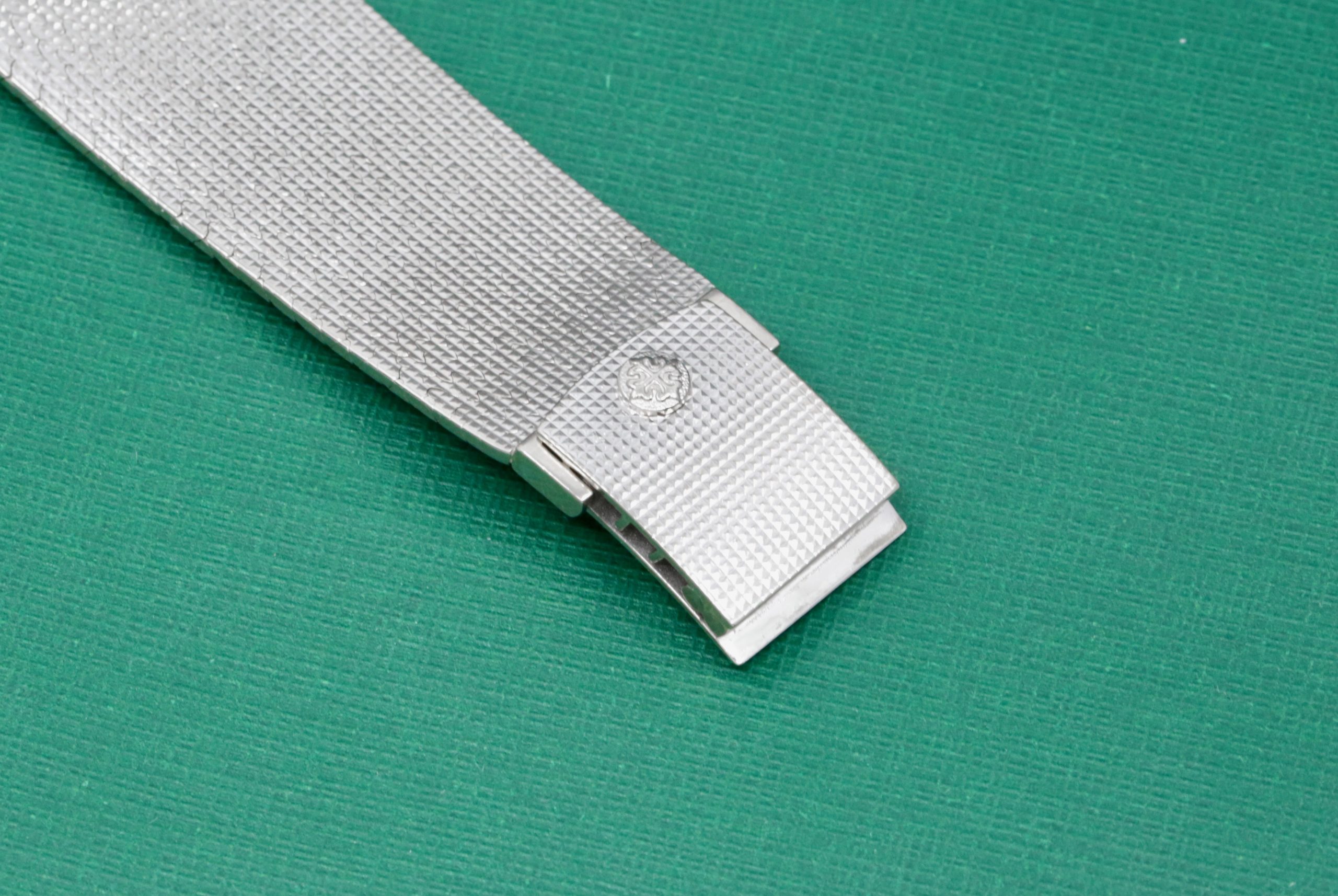 Vintage Patek Philippe Calatrava, in 18ct White Gold, Solid Gold Metallic Blue Dial with White Gold Index Markers, on 18ct White Gold Patek Philippe Integrated Bracelet, Ref. 3588/1, Circa: 1973, with Patek Philippe Extract from Archives Certificate - Image 7
