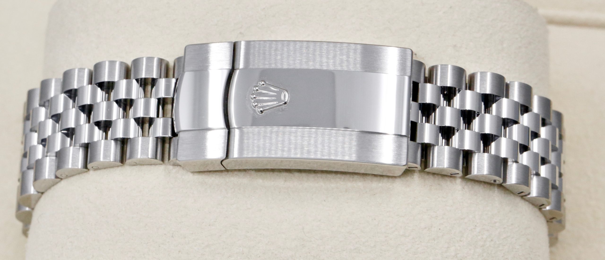 Rolex Datejust 41, Stainless Steel, 18ct White Gold Fluted Bezel, Mint Green Index Dial, on Stainless Steel Rolex Jubilee Bracelet, Ref. 126334, Circa: 2023, with Box, Books, Rolex Warranty Card & Balance of 5 Year Rolex Factory Warranty - Image 6