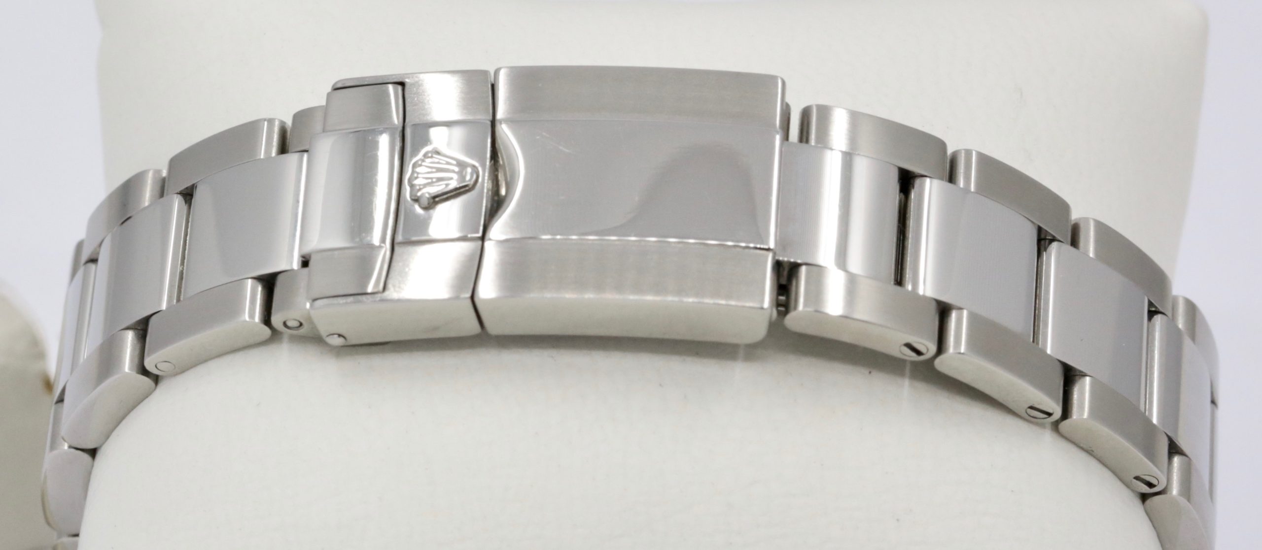 Rolex Cosmograph Daytona, Stainless Steel Case, with Stainless Steel Bezel, White Index Dial, on Stainless Steel Rolex Oyster Bracelet, Ref. 116520, Circa: 2004, with Box, Book, Rolex Service Card & Balance of 2 Year Rolex Service Warranty - Image 6