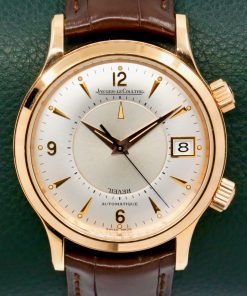 Jaeger-LeCoultre Reveil, in 18ct Rose gold Sliver sunburst dial with Arab and index markers; the inner section of the dial rotates to allow the mechanical alarm to be set. Ref: 141297 Automatic calibre 916, Brown JLC band with an 18ct rose gold deployant Watch only Ca: 2000’s