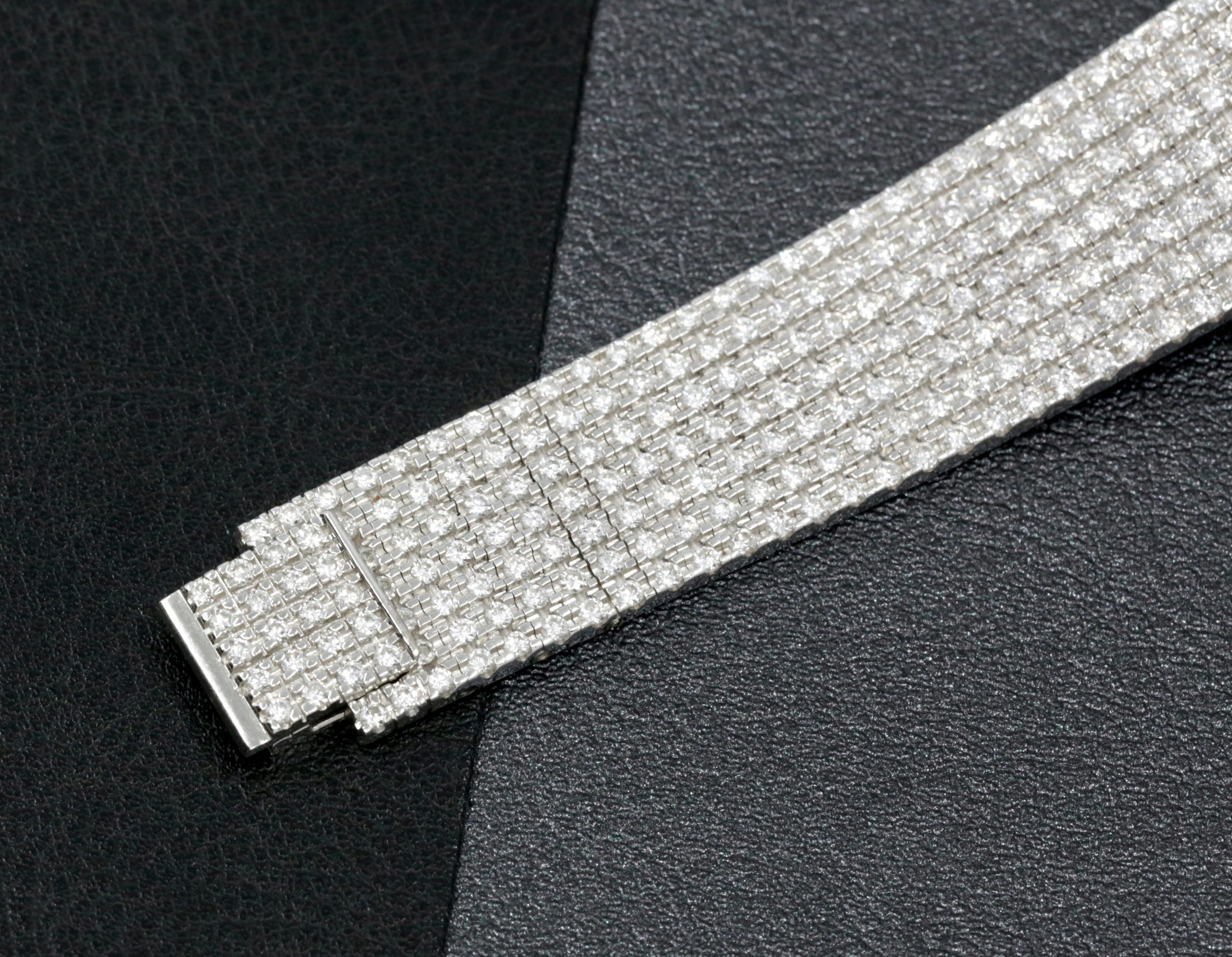 Piaget Mecanique ultra-thin ladies 18ct white gold watch with fully integrated factory set pavé-set diamond bracelet, diamond dial and matching clasp, est. 9.30 carats, VS clarity diamonds. Ref: 4154 N, Circa: 1990’s - Image 6
