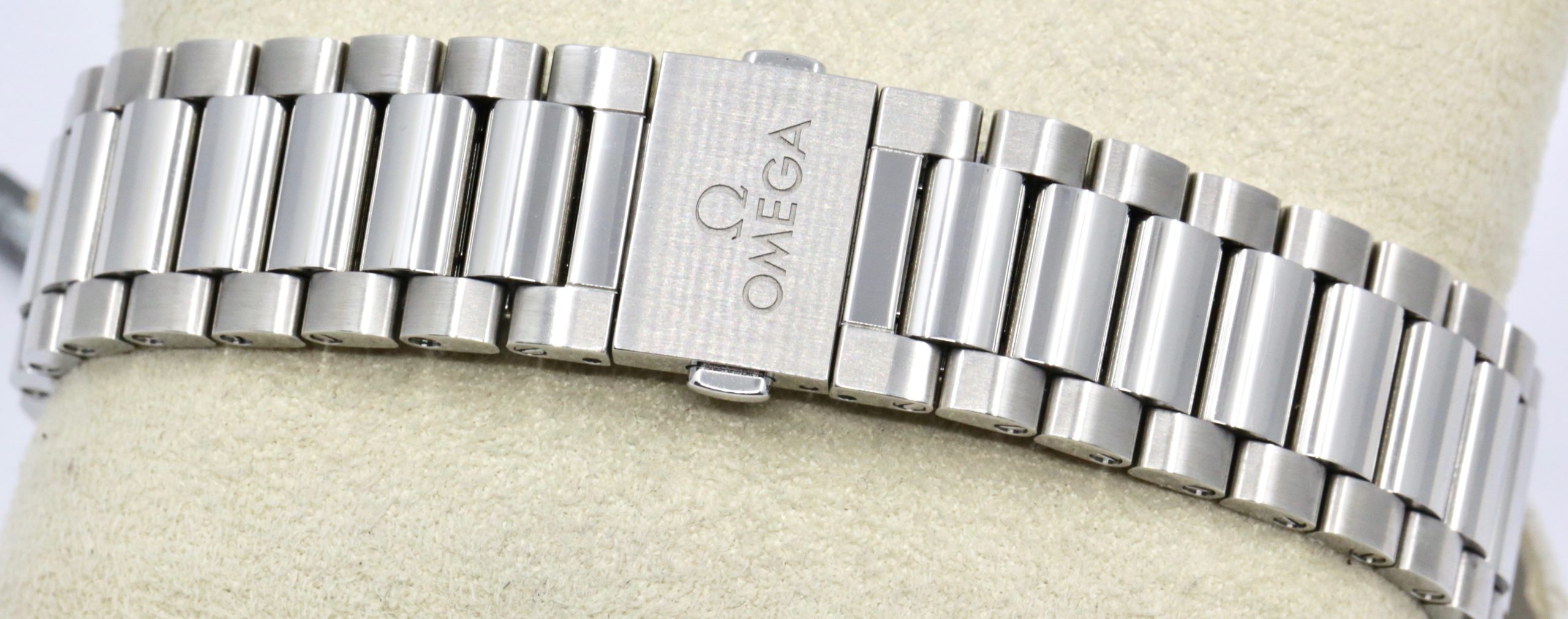 Omega Seamaster Aqua Terra 150 metre in Stainless steel 41mm case, black index dial on a Omega Stainless Steel Bracelet. Ref: 220.10.41.21.01.002. Ca. 2024, Box, Book, Omega Warranty Cards & Balance of 5 Year Omega Factory Warranty - Image 6