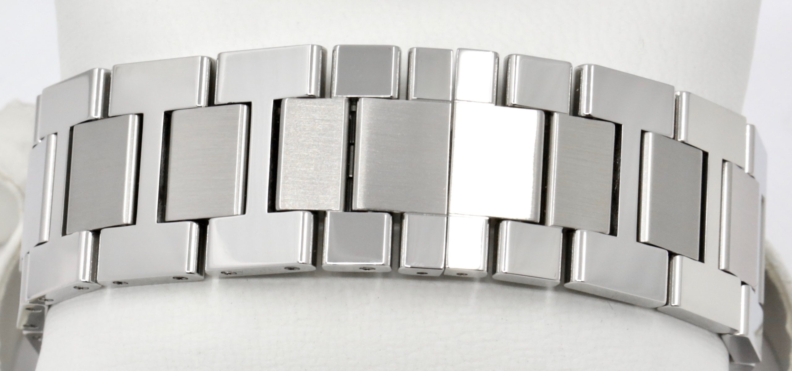 Cartier Ronde Solo, Stainless Steel, Silver Roman Dial with Blue Sword-Shaped Hands, on Stainless Steel Cartier Bracelet, Ref. W6701011, Circa: 2020, with Box, Books, Cartier Warranty Card & Balance of 8 Year Cartier Extended Warranty - Image 6
