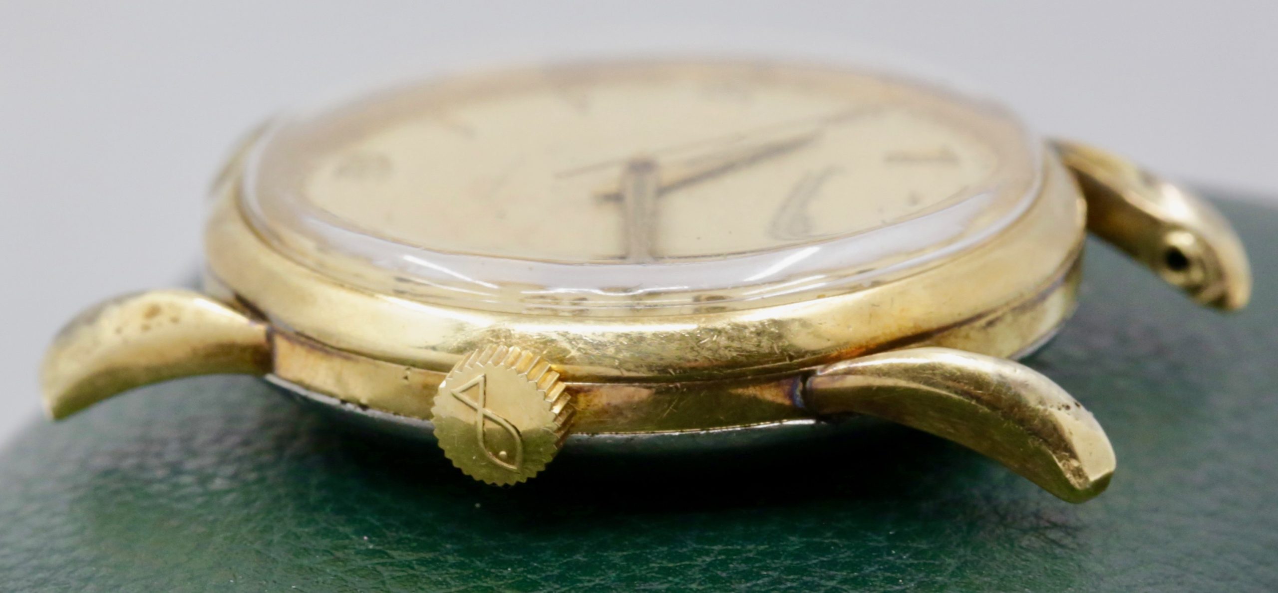 IWC Schaffhausen Classic vintage Watch, Cal. 852 Movement, Gold Plated Case with a Stainless Steel Case Back, Original Ivory Dial Showing 3,6,9,12 and Index Markers, Circa 1960's - Sold as Traded - Image 6