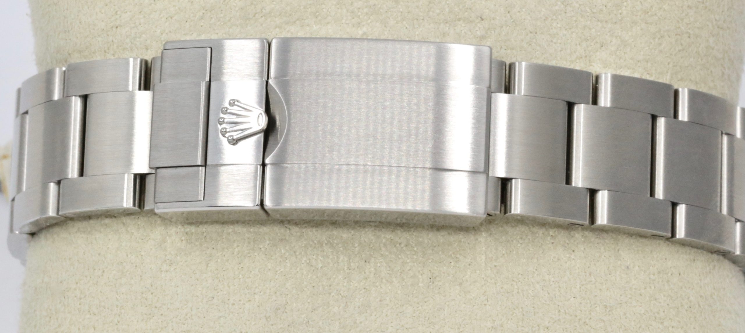 *MINT!! Rolex Explorer II, 42mm, Stainless Steel, Black Index Dial with Orange 24-Hour Hand, on Stainless Steel Rolex Oyster Bracelet, Ref. 226570, Circa: 2025, with Box, Books, Rolex Warranty Card & Balance of 5 Year Rolex Factory Warranty - Image 6