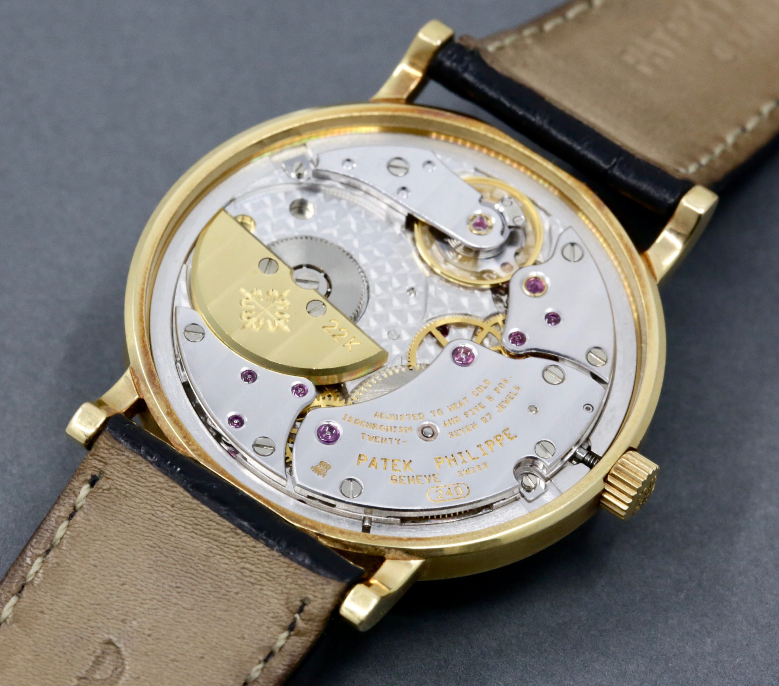 Patek Philippe Calatrava, Ref.3992J, Automatic, (0.750) 18ct Yellow Gold, Hobnail Bezel, White Acrylic Enamel Dial, on Black Patek Philippe Leather Strap with 18ct Yellow Gold Patek Tang Buckle - Image 5