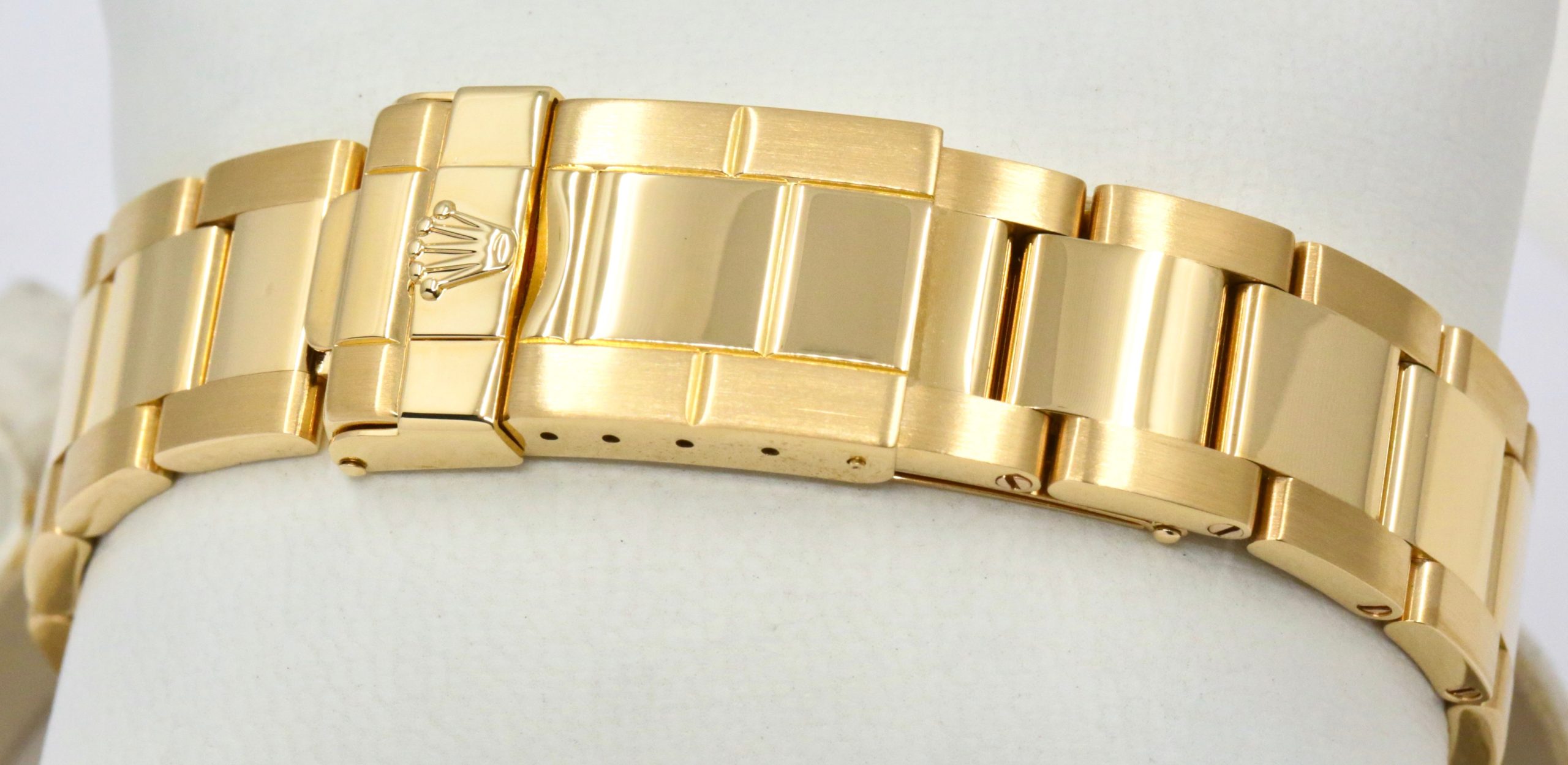 Rolex Cosmograph Daytona, Zenith Movement, in 18ct Yellow Gold, White Index Dial, on 18ct Yellow Gold Rolex Oyster Bracelet, Ref. 16528, Circa: 1995, with Rolex Service Invoice, Rolex Service Card & Balance of 2 Year Rolex Service Warranty - Image 6