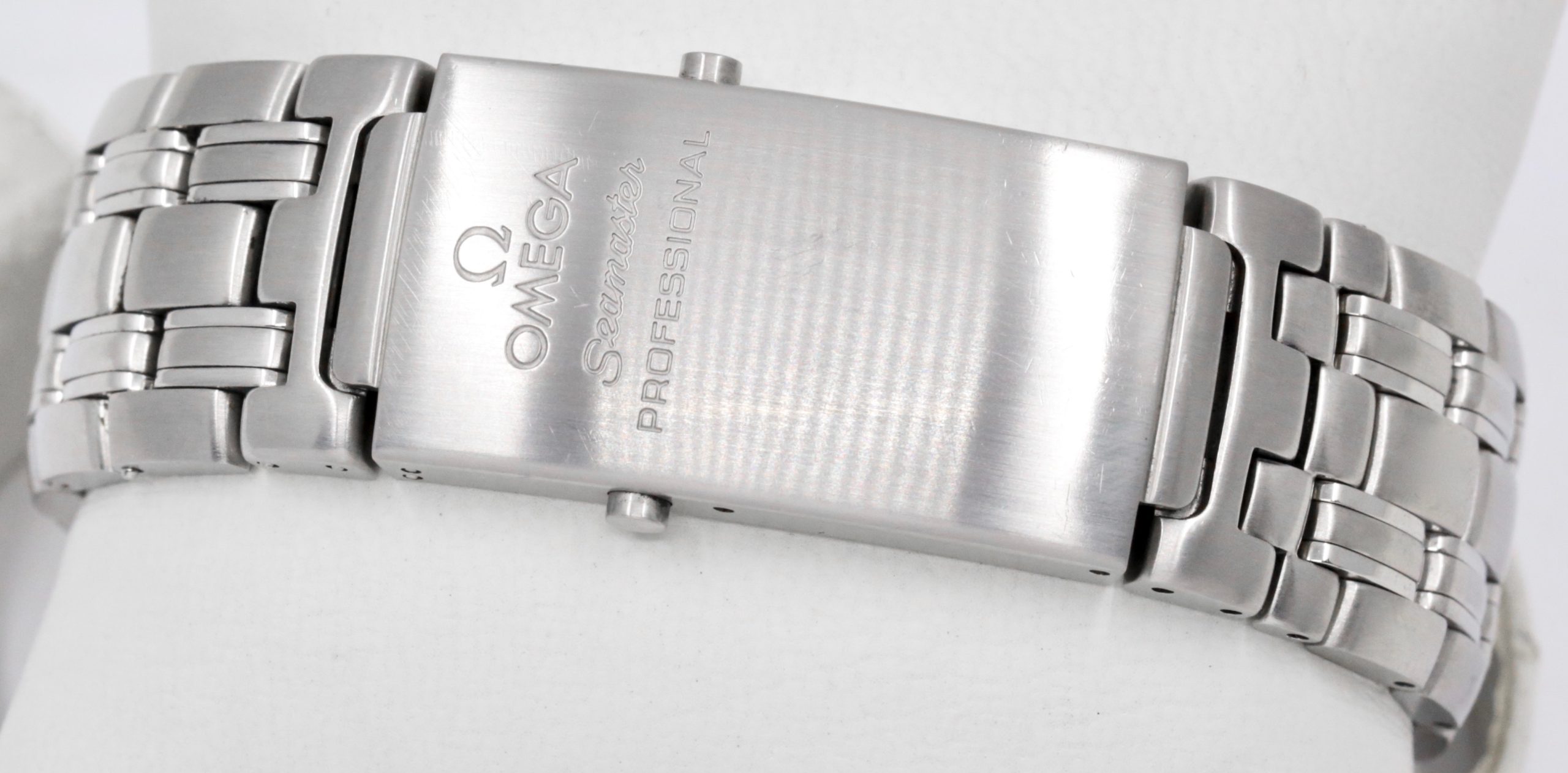 Omega Seamaster 300 in stainless steel, black index laser-engraved wave motif dial with a black 60 minute bezel on an Omega stainless steel bracelet Ref 212.30.41.20.01.002, Watch Only Ca 2012 (est) - Image 6