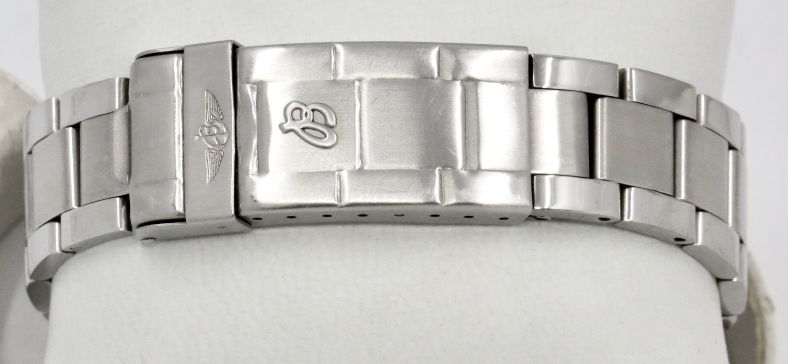 Breitling Navitimer chronograph Ref 806, in Stainless Steel, Original Gloss Black Gilt Dial with Twin Jet Logo on a Breitling Stainless Steel bracelet, Totally Original with Original Bracelet, Box and Booklet, Circa: 1965. - Image 6