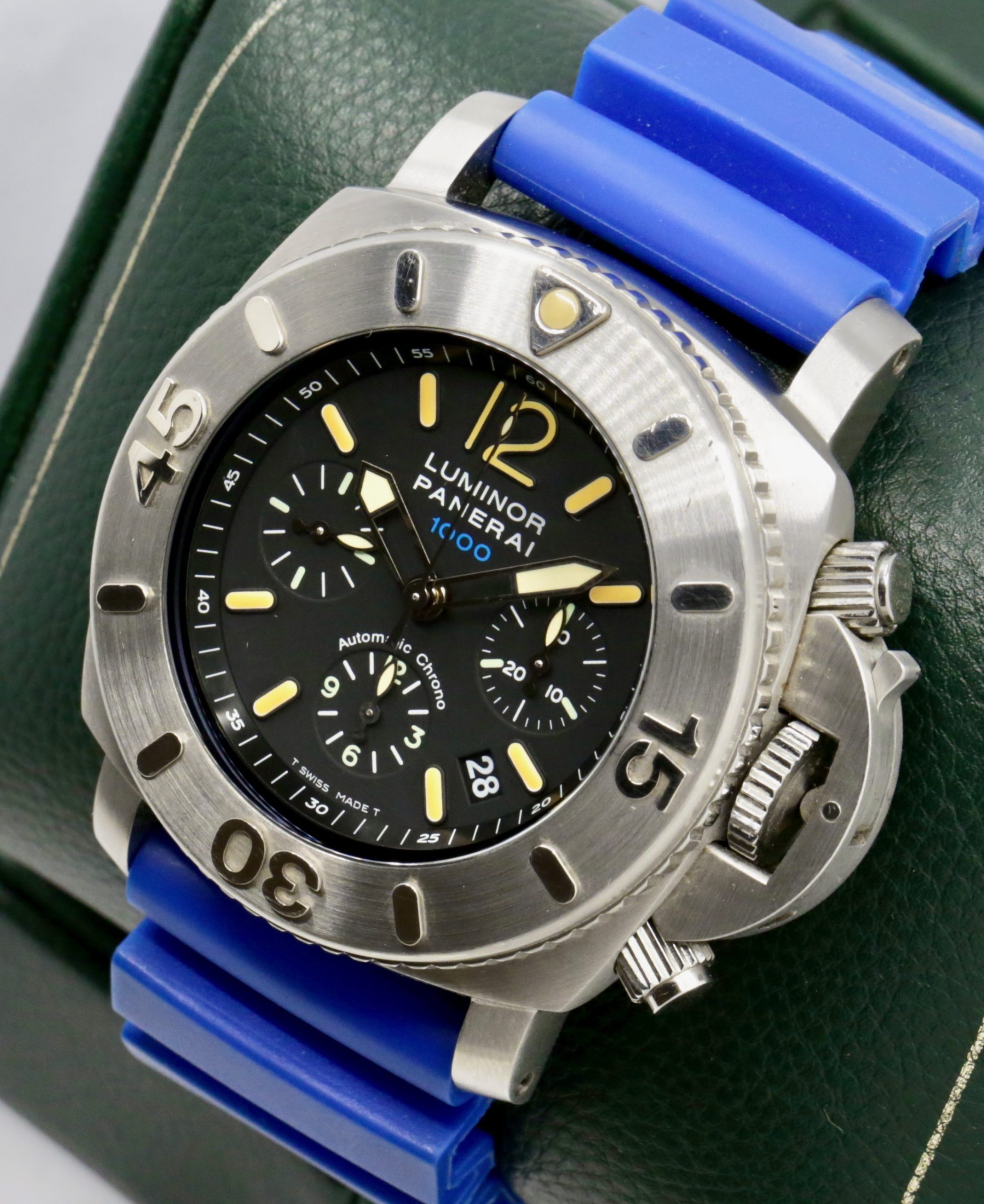 ON SALE!! Panerai Luminor Submersible 1950 Chronograph 1000m in Stainless Steel, Special Edition limited to 1,000 pieces, Black Index Dial on a Blue Panerai Rubber Strap with Stainless Steel Panerai Tang Buckle, Ref.00187, Circa: Oct. 2004, with Panerai Certificate - Image 3