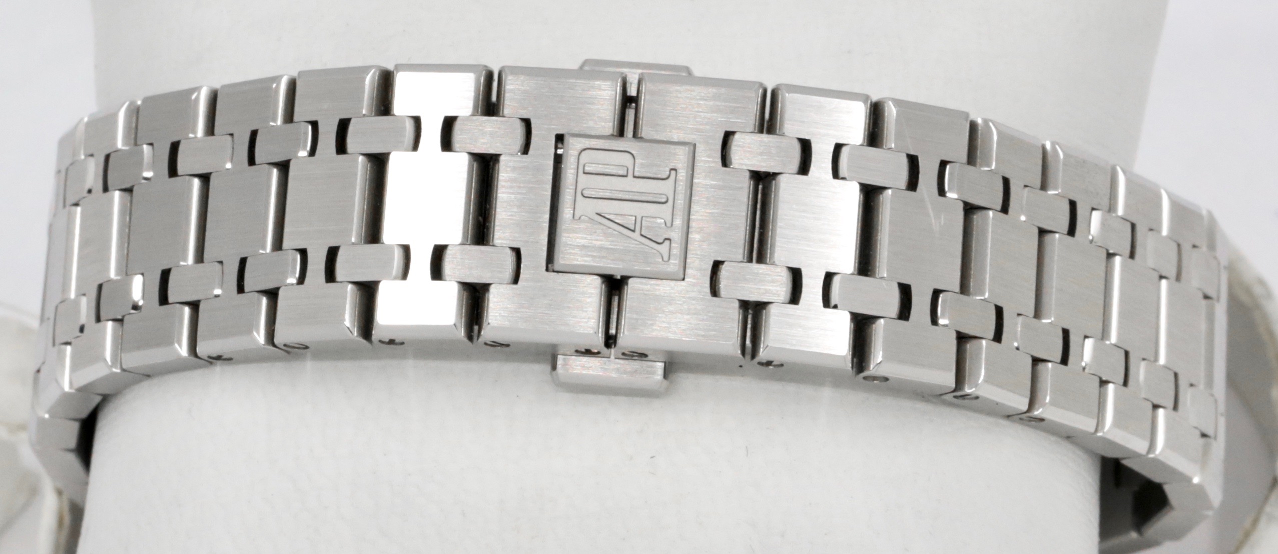 Audemars Piguet Royal Oak, 41mm, Stainless Steel, Silver “Grande Tapisserie” Dial, on Stainless Steel Audemars Piguet Royal Oak Bracelet, Ref. 15400ST, with Box, Books, & Papers, Circa: 2016 - Image 7