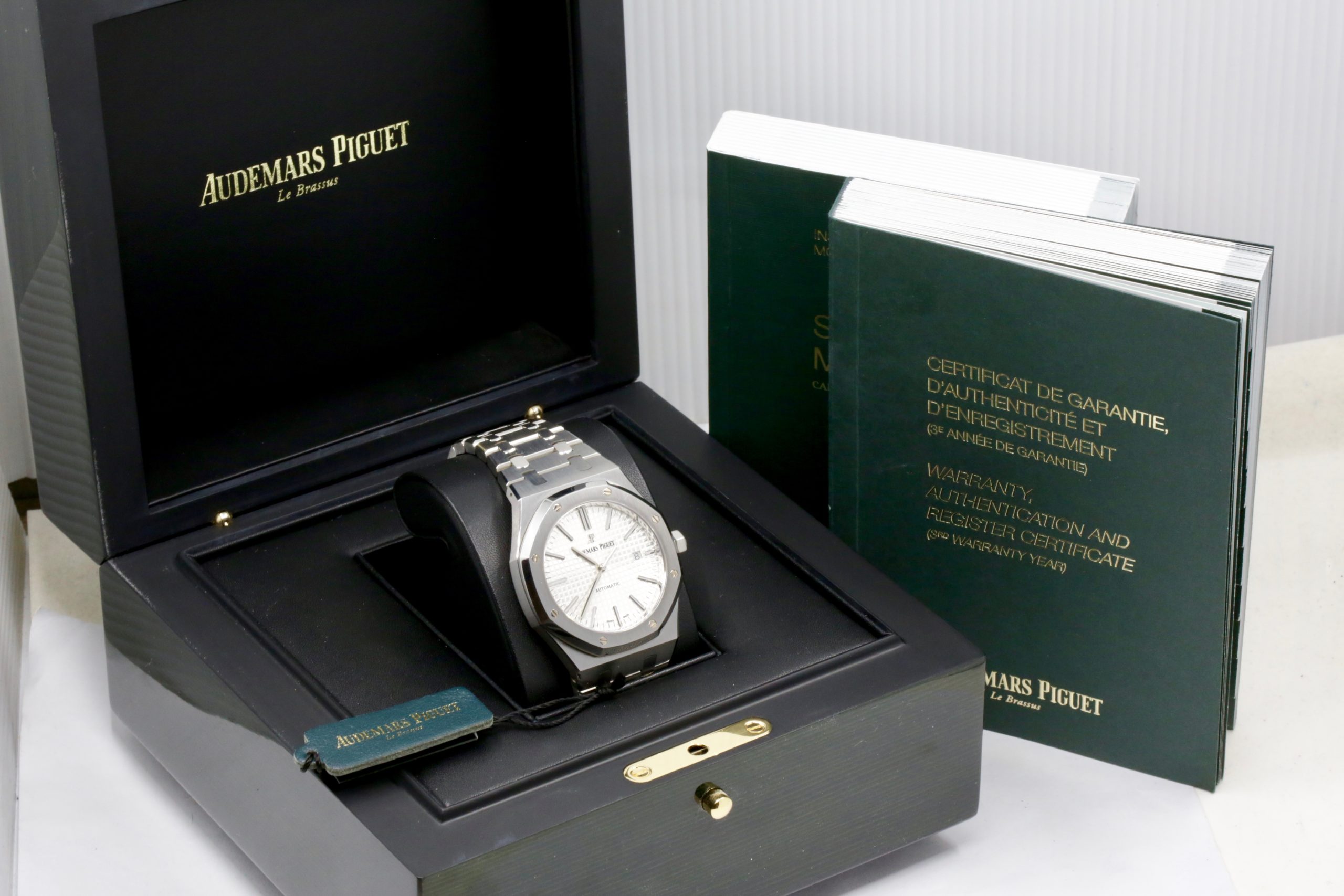 Audemars Piguet Royal Oak, 41mm, Stainless Steel, Silver “Grande Tapisserie” Dial, on Stainless Steel Audemars Piguet Royal Oak Bracelet, Ref. 15400ST, with Box, Books, & Papers, Circa: 2016 - Image 8