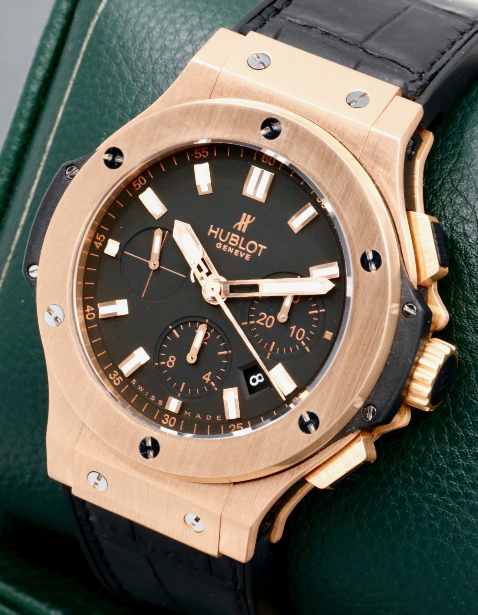 Hublot Big Bang Chronograph, 44mm Case in 18ct Rose Gold, Black Index Dial with Luminous Markers and Hands, on Black Hublot Alligator Strap with 18ct Rose Gold Hublot Deployant, Ref. 301.PX.1180.RX - Image 2