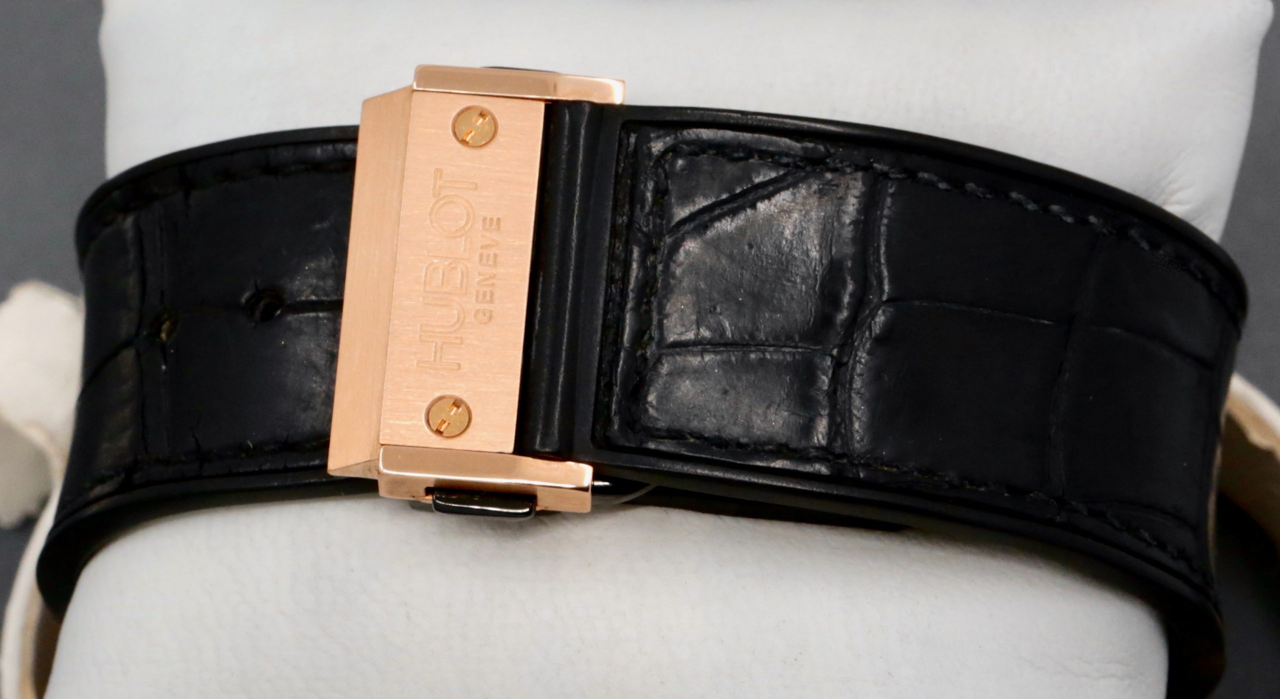 Hublot Big Bang Chronograph, 44mm Case in 18ct Rose Gold, Black Index Dial with Luminous Markers and Hands, on Black Hublot Alligator Strap with 18ct Rose Gold Hublot Deployant, Ref. 301.PX.1180.RX - Image 6