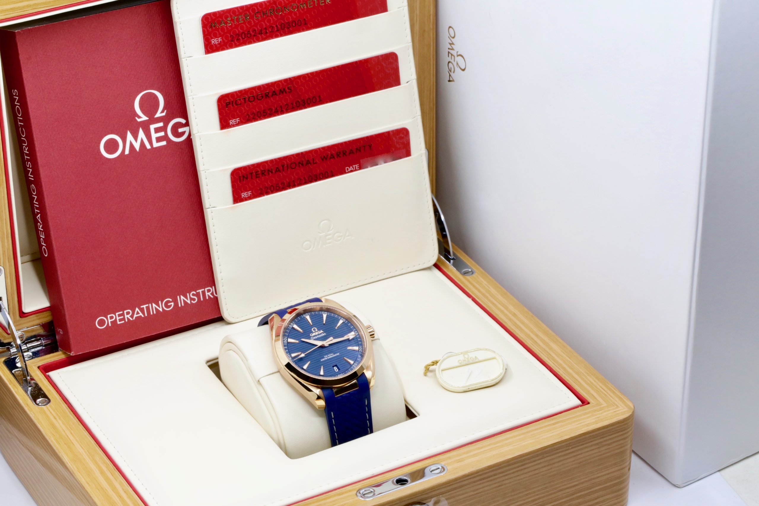 Omega Seamaster Aqua Terra 41, in 18ct Sedna Rose Gold, Blue Index Dial with Date, on Blue Omega Rubber Strap with 18ct Sedna Rose Gold Omega Deployant, Ref. 220.52.41.21.03.001, Circa: 2020, Complete with Box, Books, Omega Folder, & Omega Warranty Cards *MINT CONDITION!! - Image 8