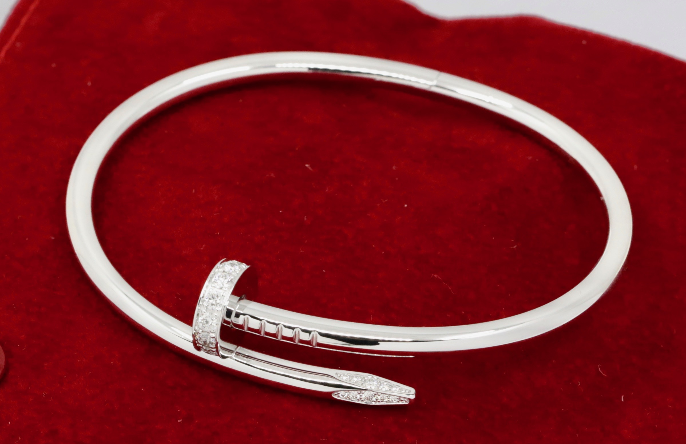 Cartier Juste un Clou in 18ct White Gold, Size 17, Set with 32 Brilliant-Cut Diamonds Totaling 0.58 Carat. Ref: B6048717, with Cartier Box and Cartier Polish Invoice - 50% OFF MSRP!! - Image 4