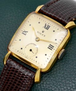 Alternative view of Rolex reference 4471, 18ct rose gold exotic Gabus Freres case with flared lugs, chronometer Super balance.