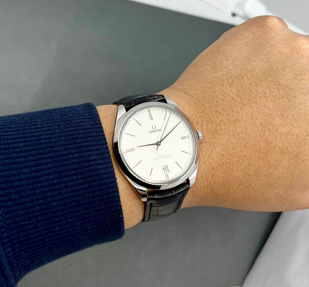 Omega De Ville Trésor, Co-Axial Master Chronometre, 40mm Stainless Steel Case, Silver Index Dial with Date, on Black Omega Alligator Strap with Stainless Steel Omega Tang Buckle, Ref. 435.13.40.21.02.001 , Circa: 2021, with Box, Omega Folder & Omega Factory Warranty Cards, SALE!! 1 Price, payment by bank transfer. - Image 8