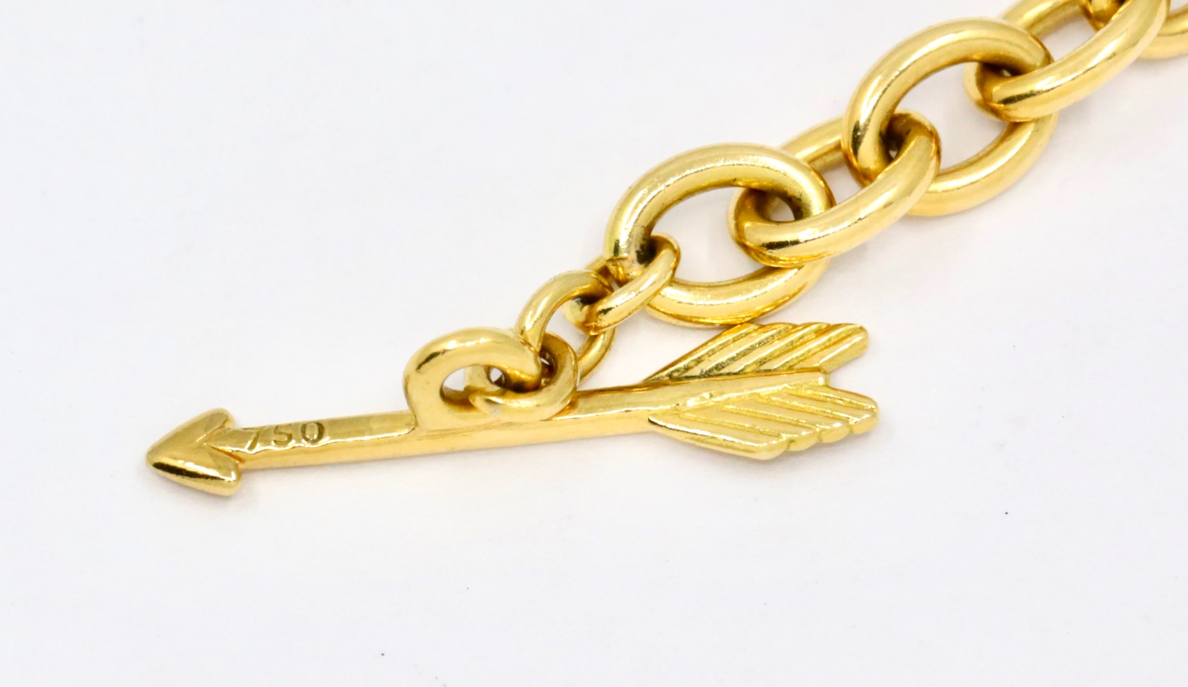 Tiffany & Co. Bracelet, Heart‑shaped clasp with an arrow toggle that passes through the heart. Interlocking oval chain links in 18ct Yellow gold. Stamped Tiffany & Co. 750 (gold) - Image 5