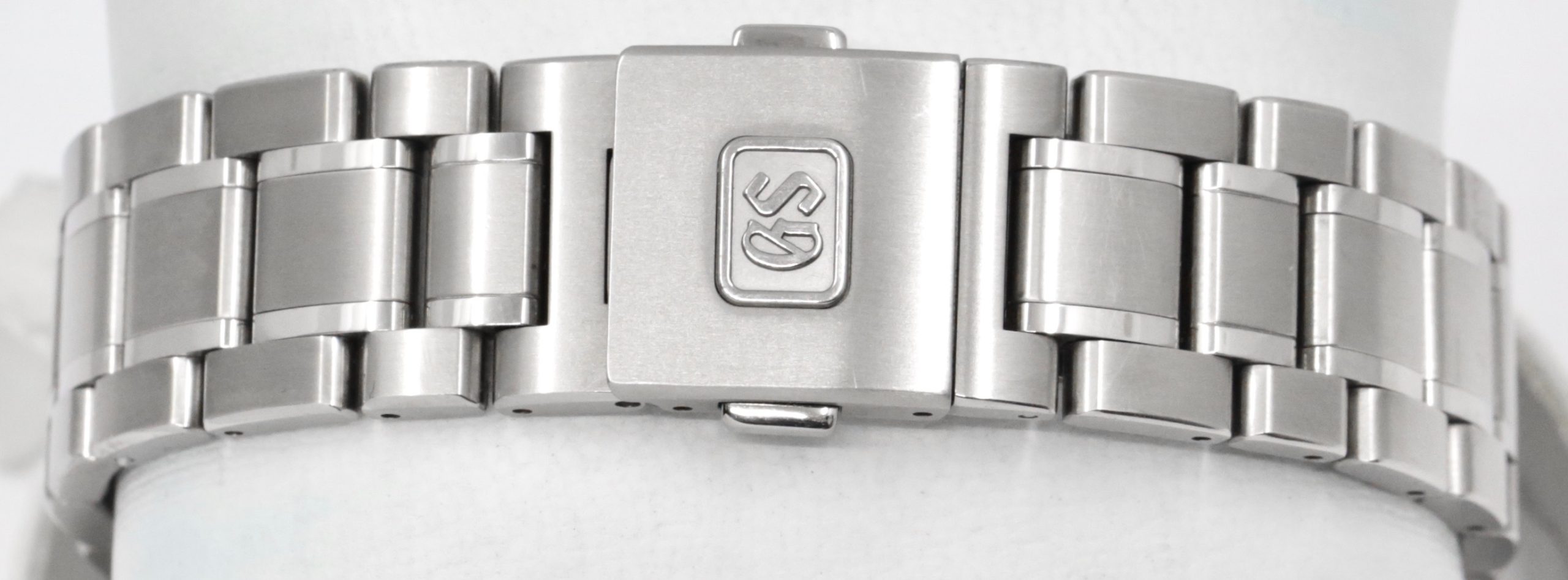 Grand Seiko "Snowflake" Heritage Collection, Automatic Spring Drive 3-Day, Titanium Case, White Index Dial with Date & Power Reserve Display, on Titanium Grand Seiko Bracelet, Ref. SBGA211, Circa: 2023, Complete with Box, Books, Grand Seiko Warranty Card & Balance of 5 Year Grand Seiko Factory Warranty - Image 6
