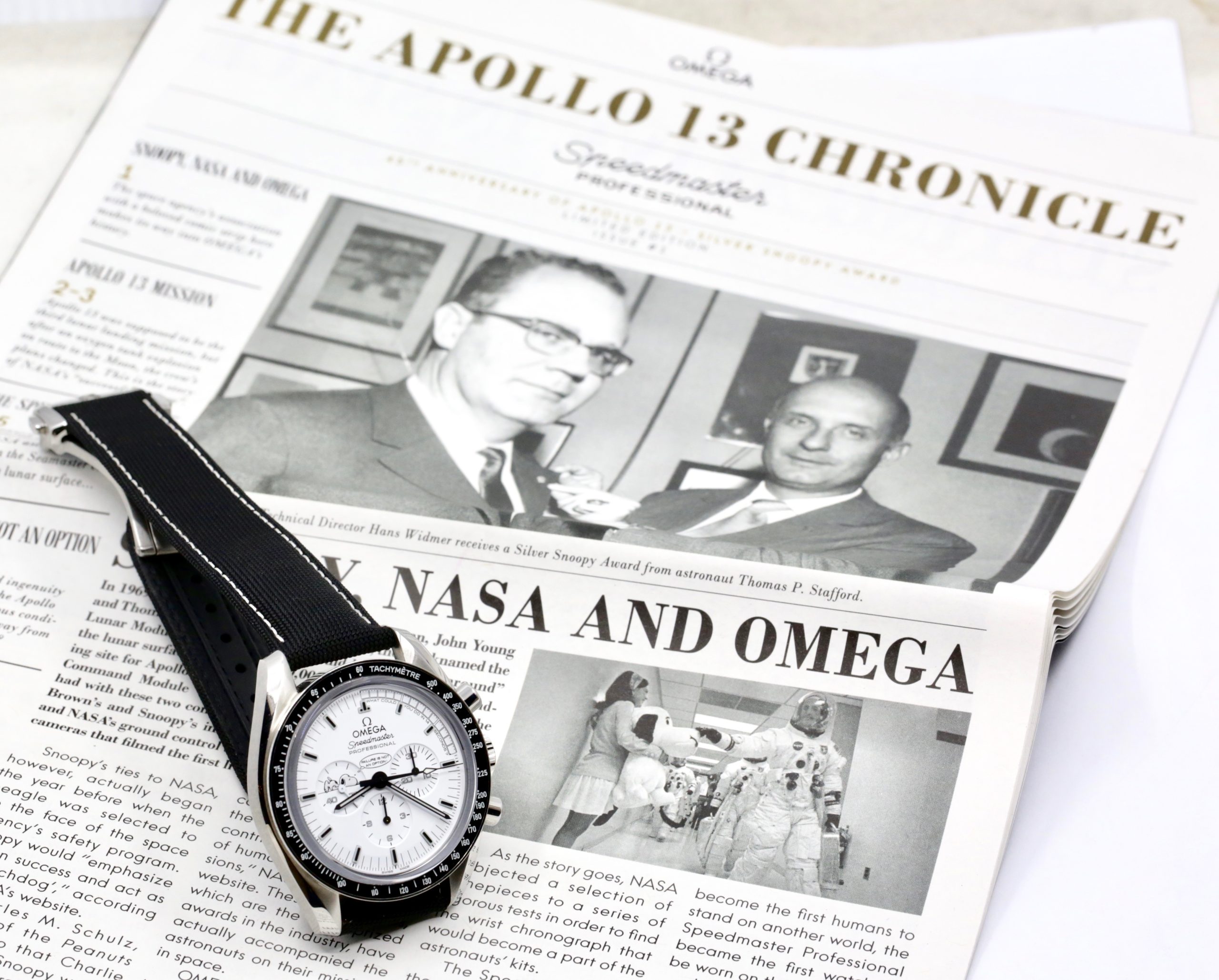 Omega Speedmaster Professional "Silver Snoopy Award" 45th Anniversary of Apollo 13, Stainless Steel Case, White Index Dial, on Omega Composite Fabric Strap with Stainless Steel Omega Deployant, Ref. 311.32.42.30.04.003, Circa: 2016, Complete with Box, Books & Omega Warranty Cards - Image 5