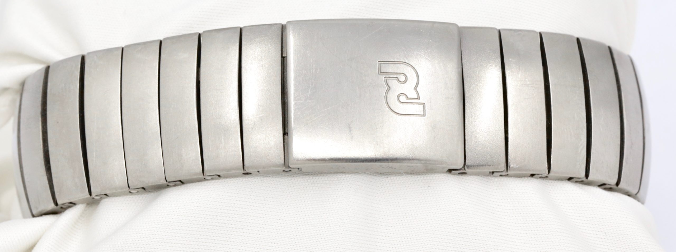 IWC Porsche Design Ocean 500, Titanium Case, 34mm, Black Index Dial with Date, on Titanium Integrated Bracelet, Ref. 3523, Circa: 1996 - $3,600 inc GST! - Image 8